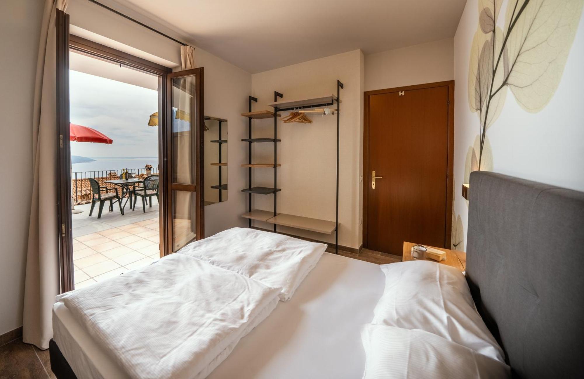 Erika Aparthotel